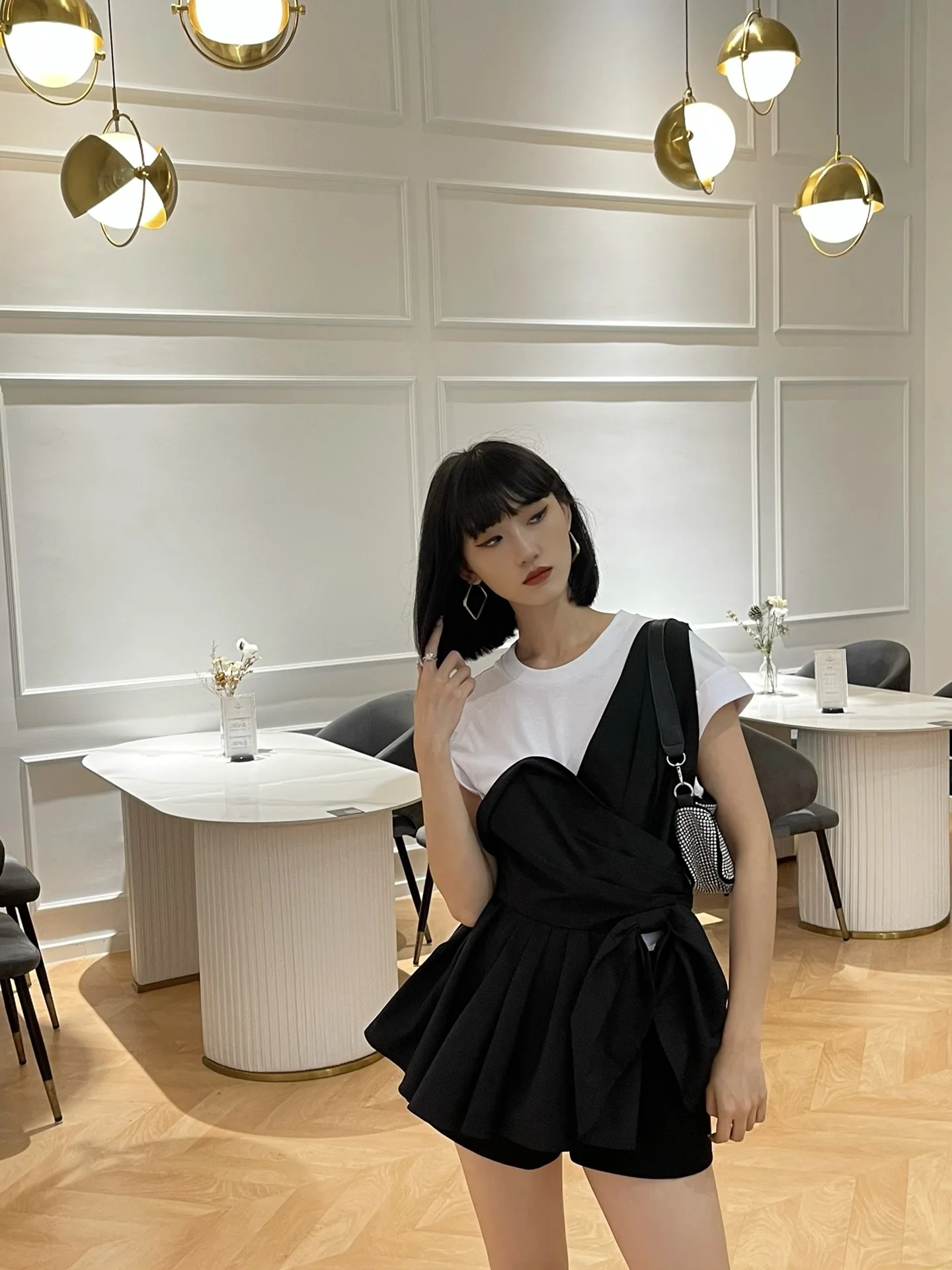 

Ранняя Осенняя Новинка 2023 топ с оборками и короткими рукавами 0822