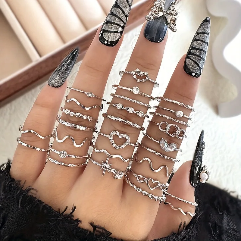 مجموعة حلقات التراص مكونة من 28 قطعة - زنك أنيق مع زركونيا مكعبة للنساء، مثالية للارتداء اليومي والحفلات