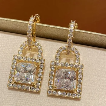 2025 new geometric earrings for women, fashionable French style, high-end fashion, light luxury, paired with jewelry gifts