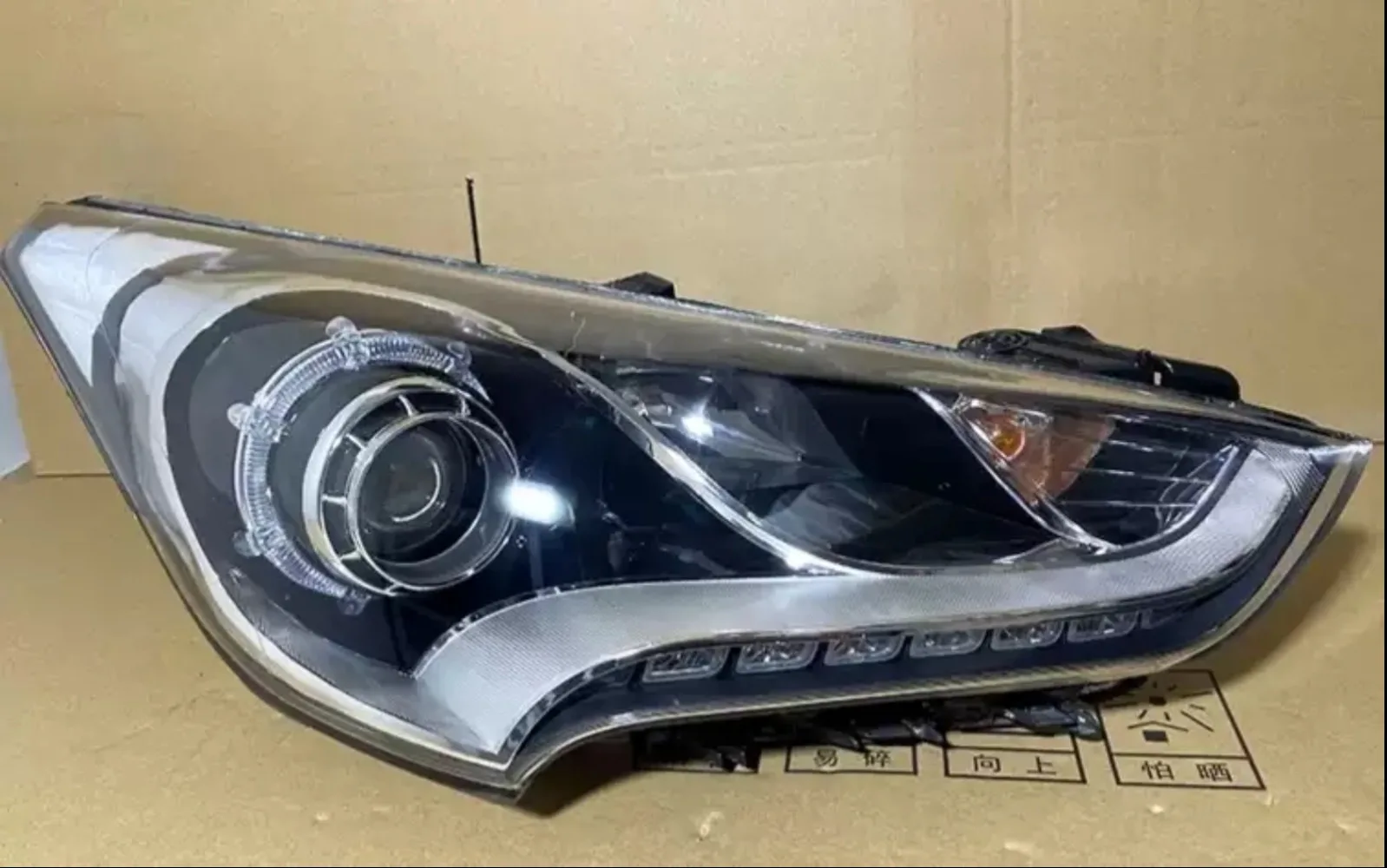 

Led Headlight assembly For Hyundai Veloster 2012-16 head lamp DRL Daytime Running Light Car Accessories left and right