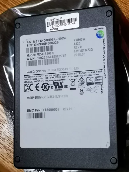 For 005052317 005052337 EMC ISILON A200 400G SSD SAS hard drive 4 Sb9f9b06ea8af458a890cf0a58cc7b497i