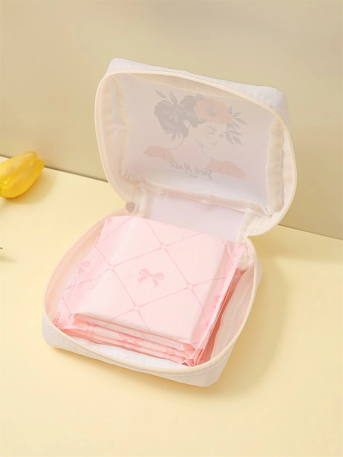 Cartoon portrait pattern printed sanitary napkin storage bag, women's lightweight tissue bag, sanitary tissue bag