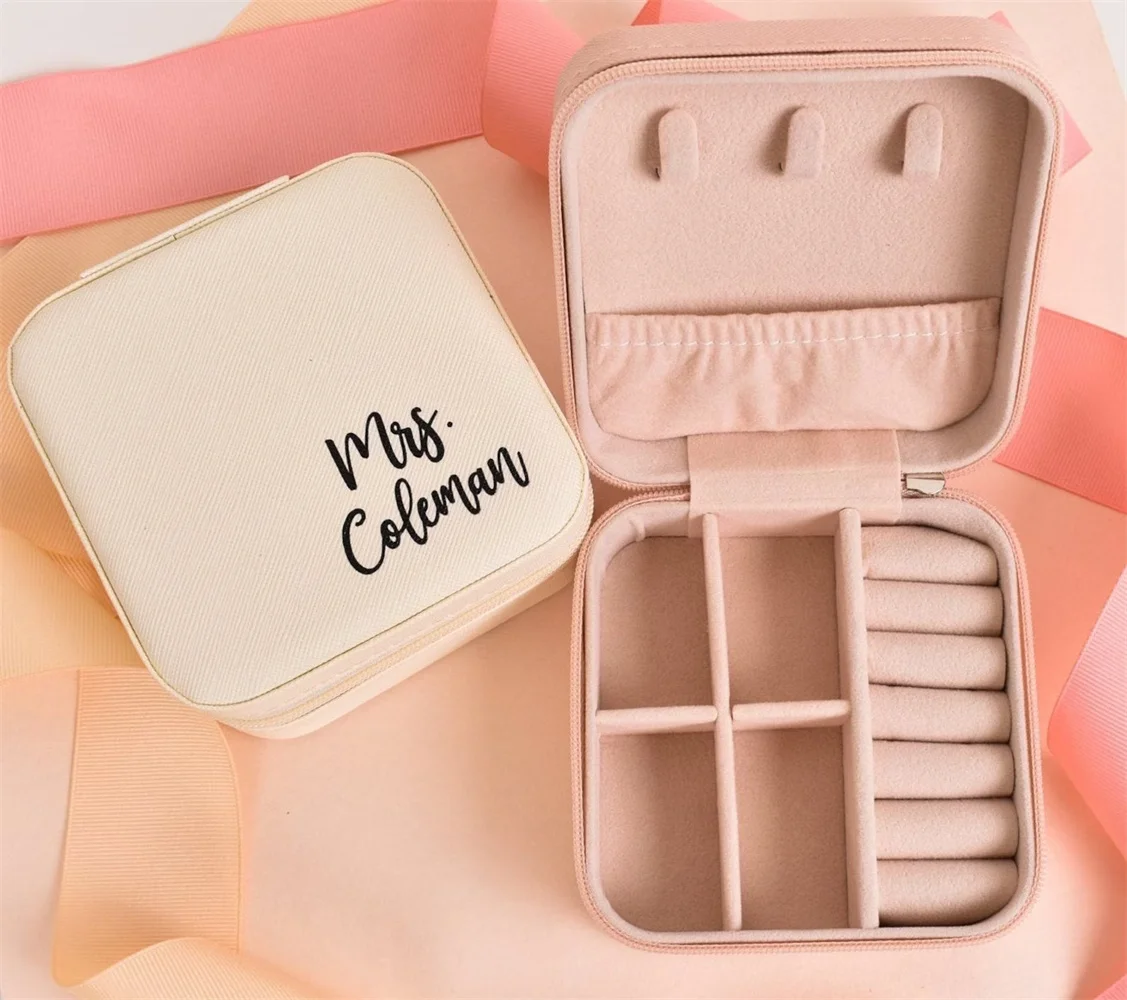

Bride Jewelry Box Bride Gift Box Mrs Jewelry Box Gift for Bride Honeymoon Gift Travel Case Personalized Bridal Shower Bridesmaid
