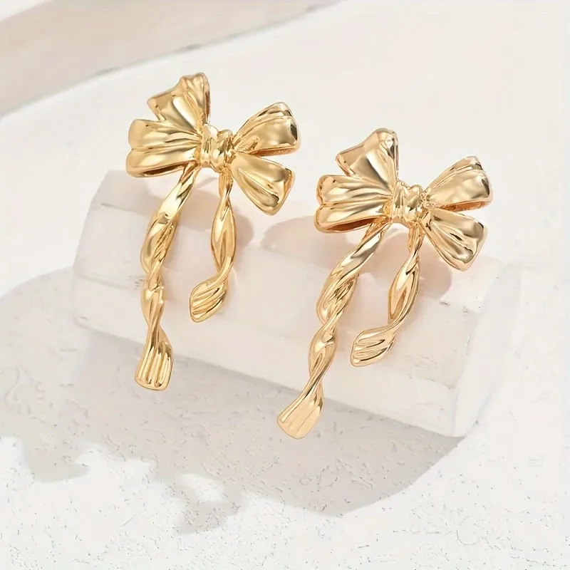 New Fashion Golden Bowknot Stud Earrings for Women Elegant & Chic Design Personality Earrings Jewelry Gifts