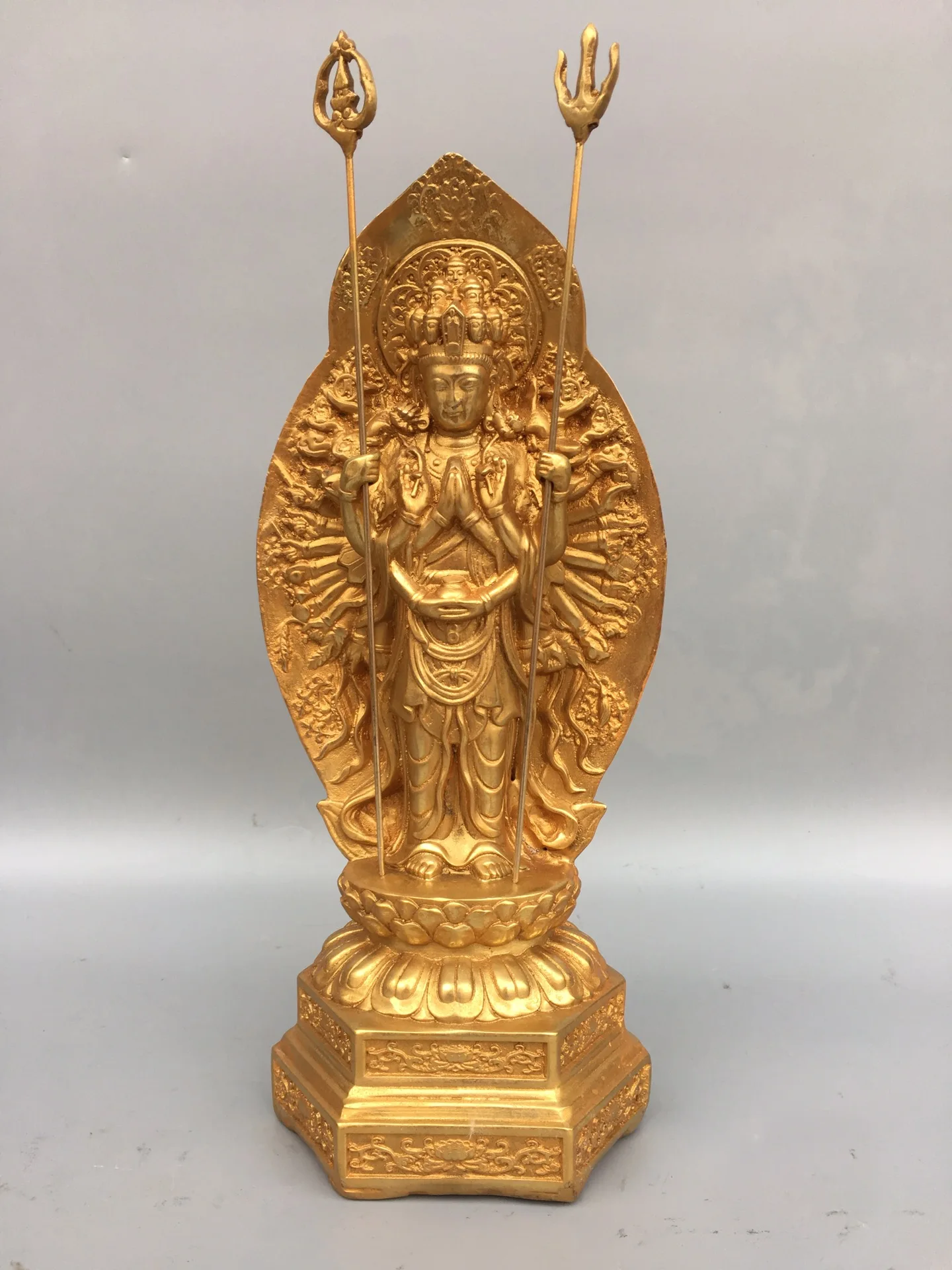 

13"Tibetan Temple Collection Old Bronze Gilt Thousand-hand Bodhisattva Lotus Platform Buddha worship hall Town House Exorcism