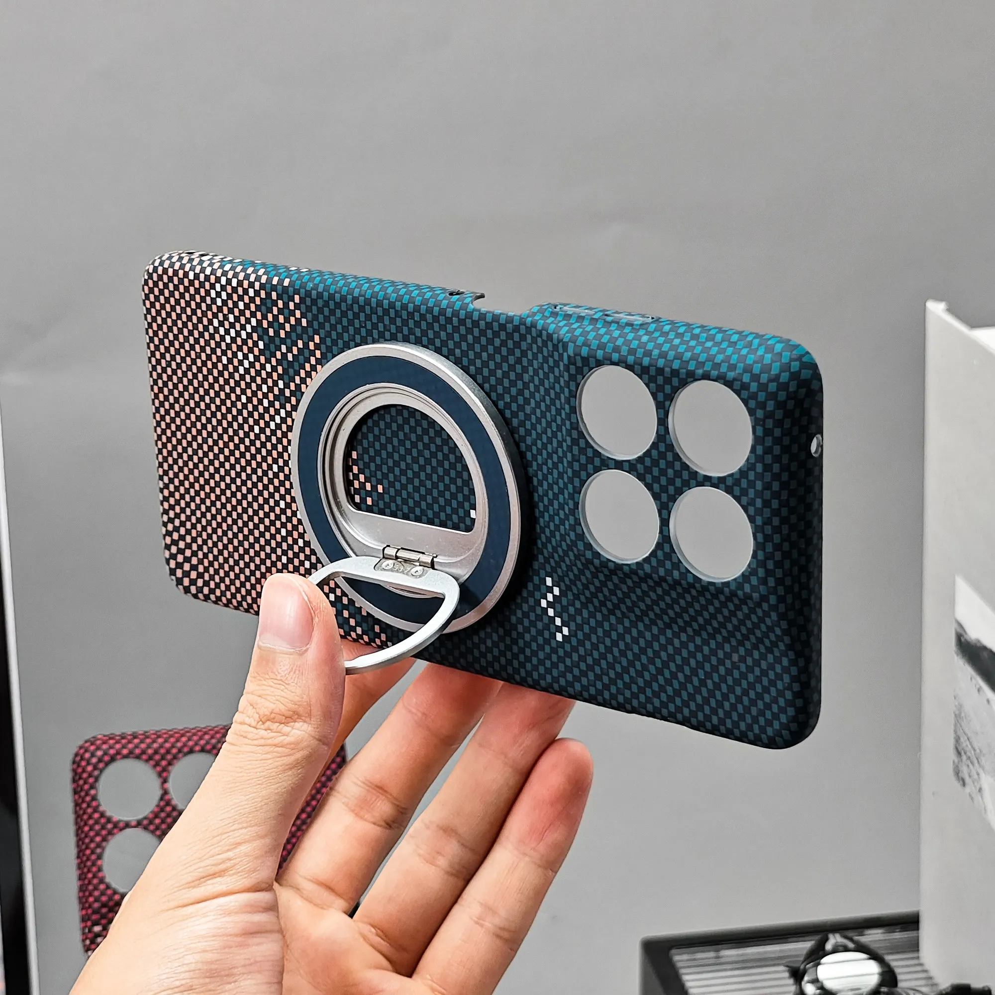 Carbon Fiber Texture Case with MagSafe Wireless Charging Compatibility