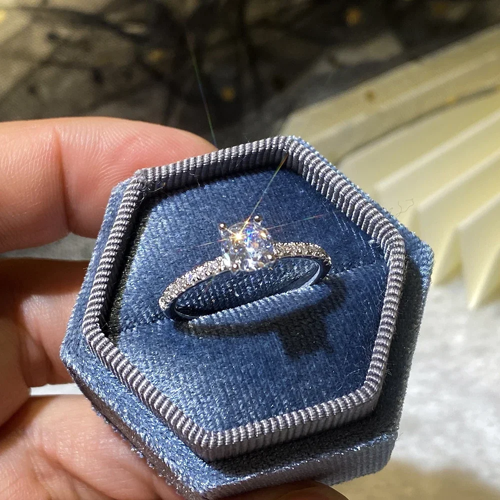 2025 Classic 4 Claws Design Round Zirconia Women Wedding Engagement Rings 3 Colors Available Low key Bridal Jewelry wedding rings