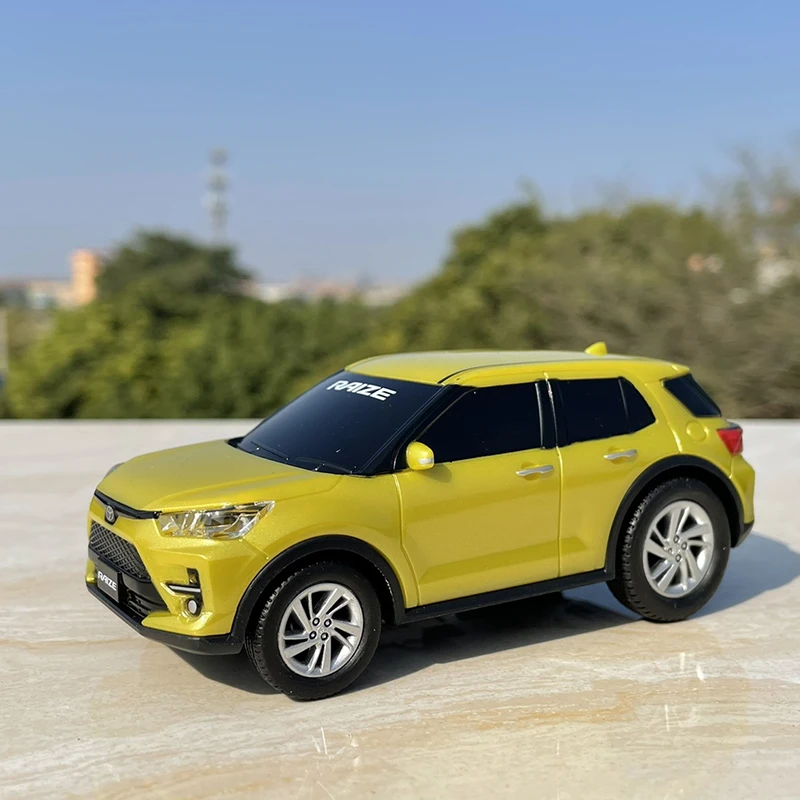 RAIZE 1/30 Scale Toyota SUV Plastic Car Model Toy Adult Fans Collectible Souvenir Gifts Collections 3