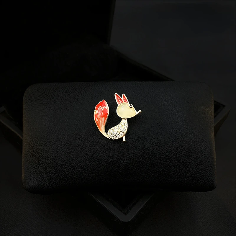 

Cute Japanese Style Animal Fox Brooch Women's Cartoon Clothes Accessories High-Grade Suit Corsage Pins Rhinestone Jewelry 3759