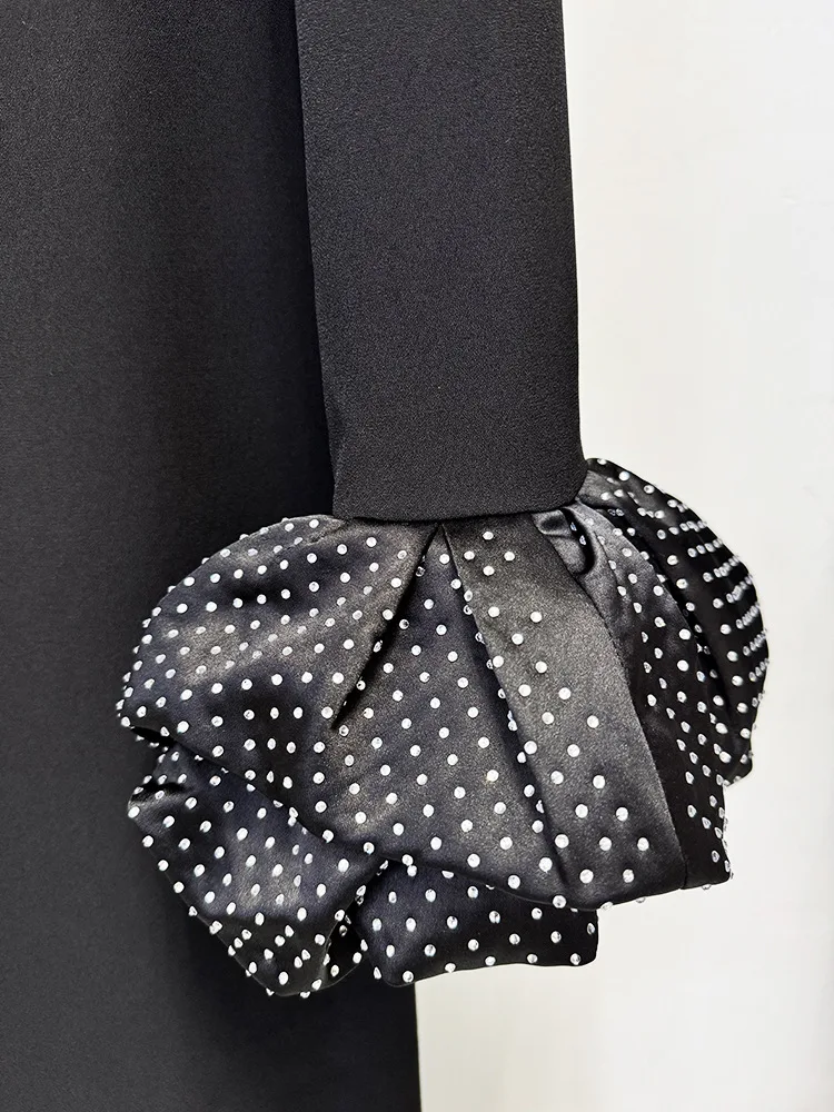 أحدث صيحات الموضة لعام 2025 من HIGH STREET فستان م...