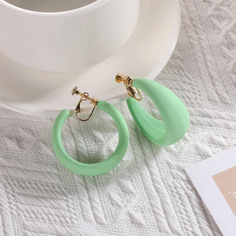 Summer Big Neon Colorful Acrylic C Shaped Hoop Clip on Earrings Geometric Round Earrings for Women Fashion Non Piercing Jewelry