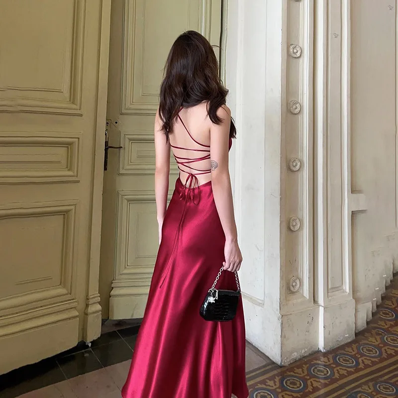 Vestidos largos de satén con tirantes spaghetti y cuerpo plisado Azul tinta Tallas Grandes
