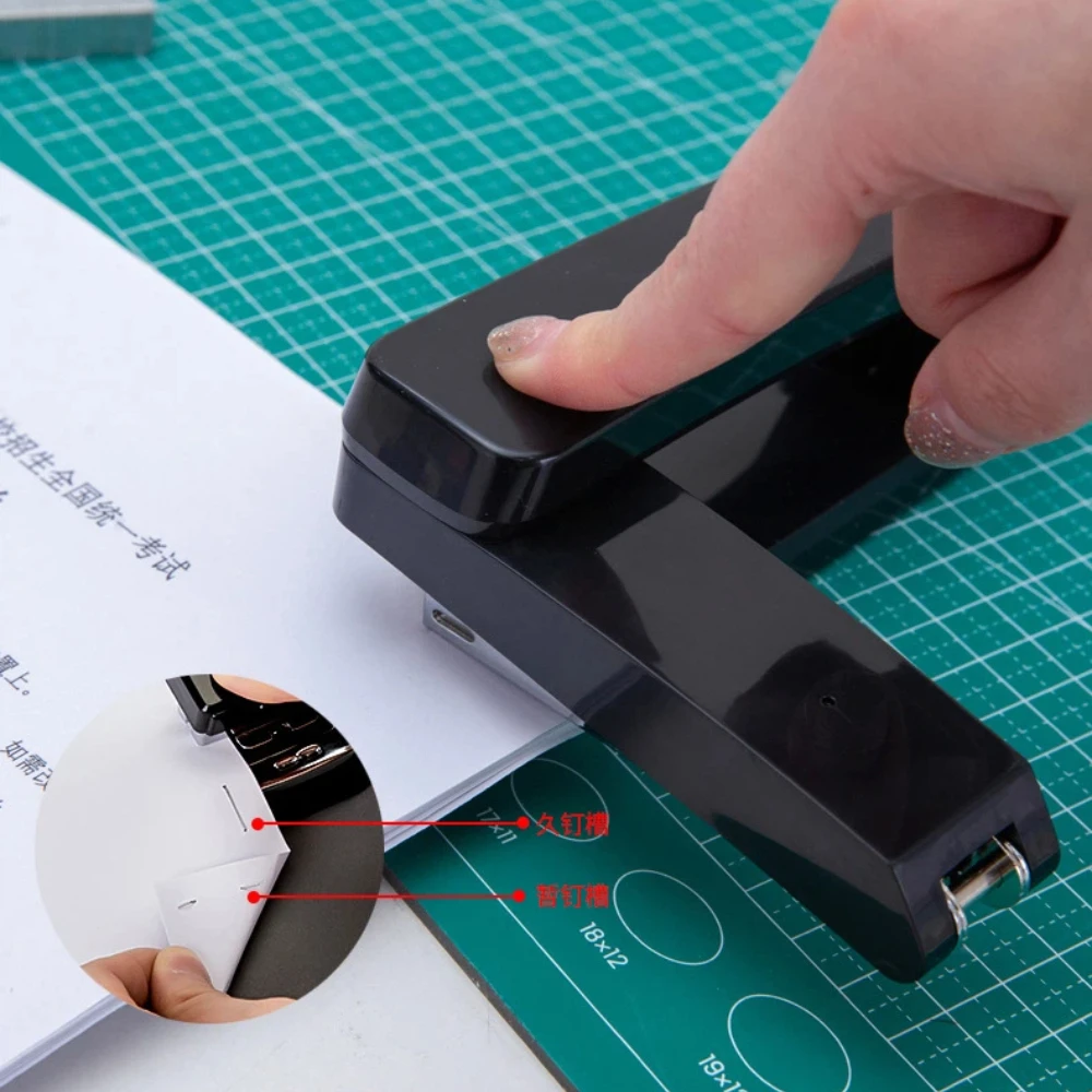 360도 회전하는 수동 데스크탑 스테이플러, 비즈니스 사무실에서 다기능으로 사용 가능합니다. 최대 25장까지 스테이플링할 수 있습니다.