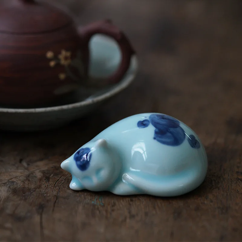 

1 PC Sceramics Lovely Cat Figurine Ornament Fingertip Cat Small Tea Pets Boutique Tea Table Decoration Tea Set Crafts