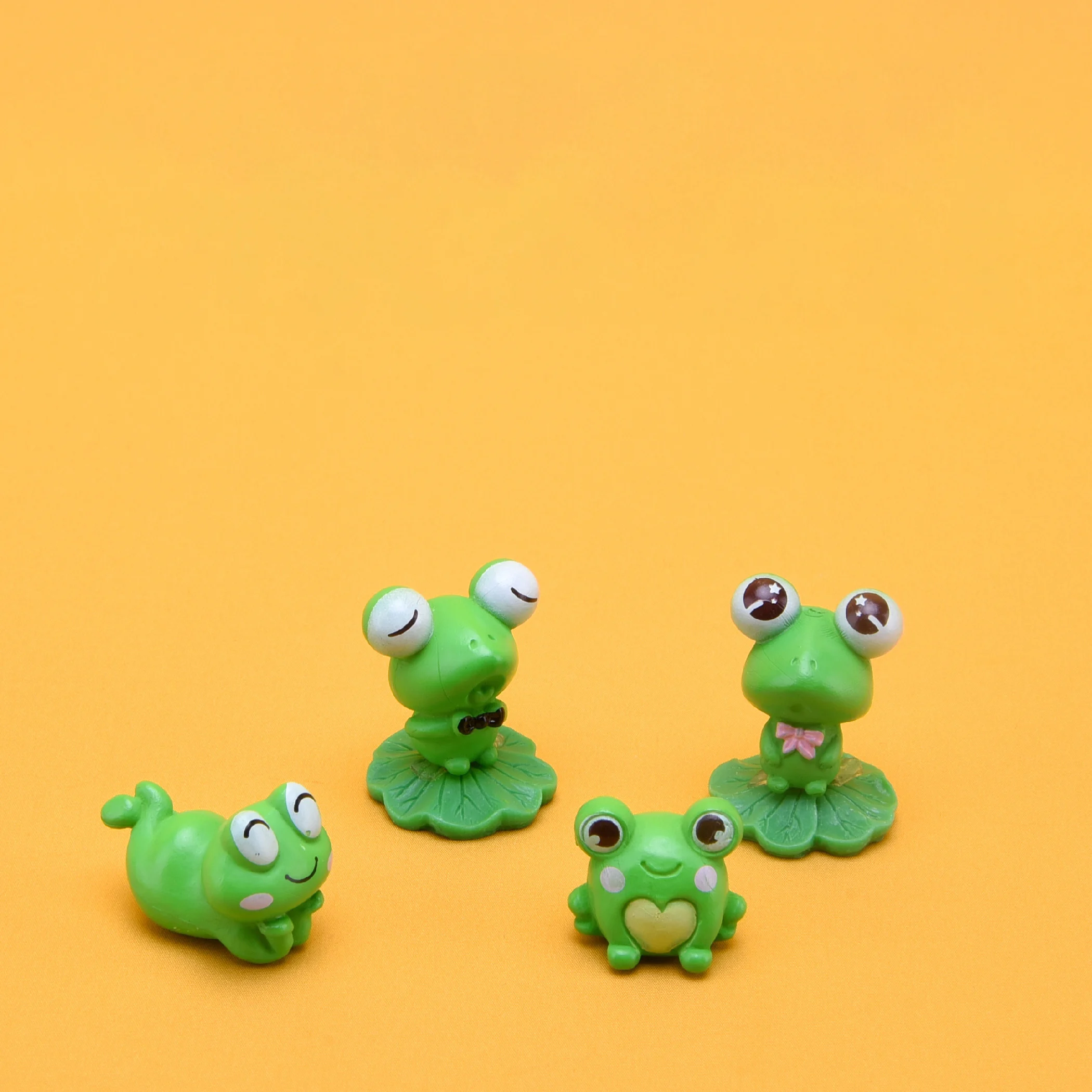  200 Pcs Resin Mini Frogs Figurines, Green Frog Miniature  Figurines, Mini Resin Frogs, Micro Frogs Figurines, Tiny Cute Frog  Figurines, Miniature Moss Landscape Frog Model For Garden Home Decor  (200pc) 