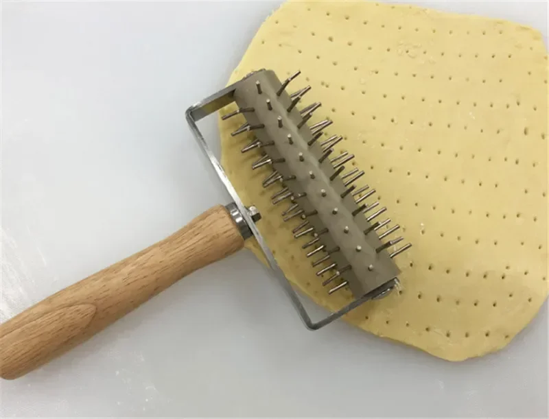 Stainless Steel Wheel Pizza Bread Needle Punchers Roller Pie Pastry Dough Pitter Durable Wooden Handle bakeware pizza scissors