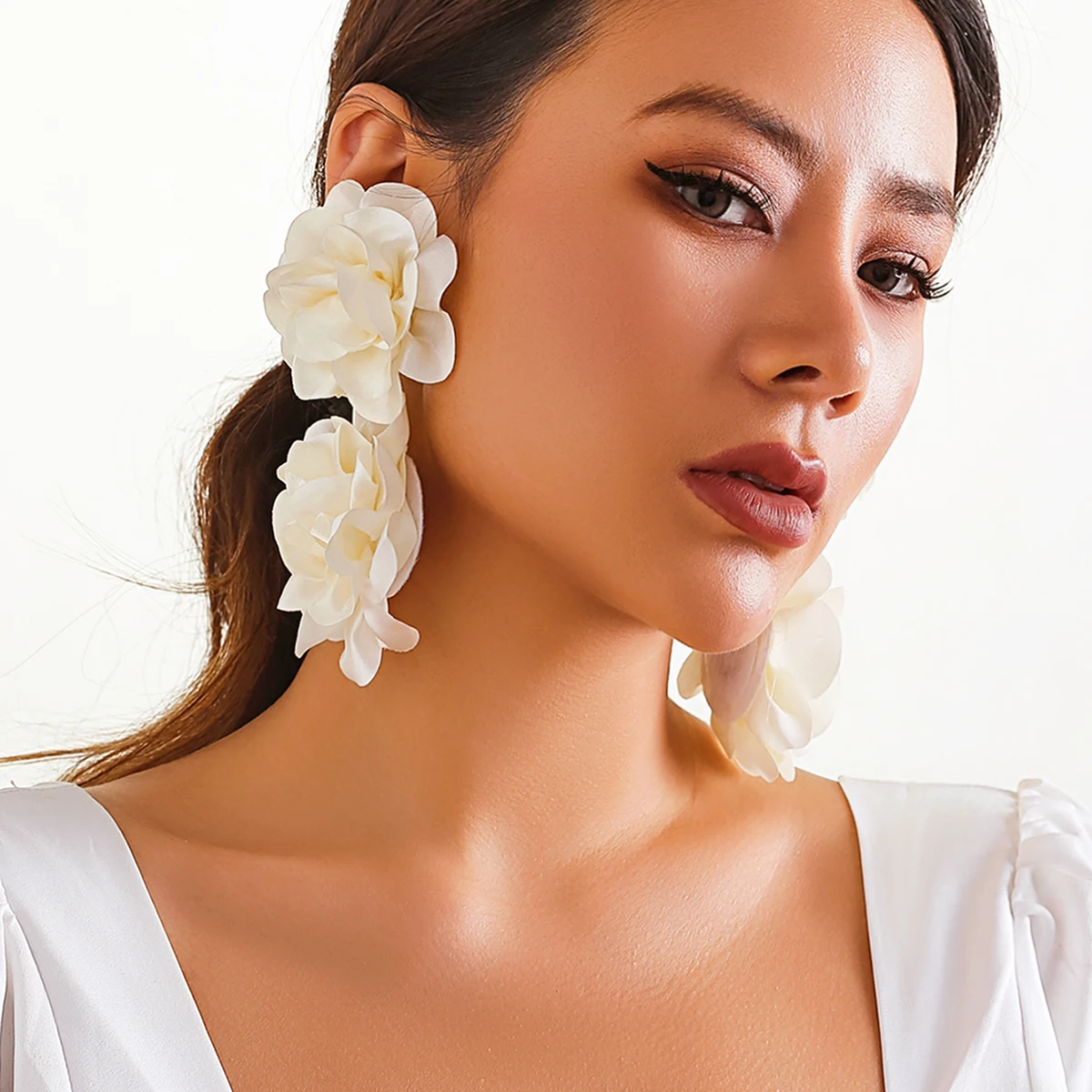 thumbnail image 2 of Exaggerated Floral Earrings Women Sweet 3d Flower - Portugal 2 of 12
