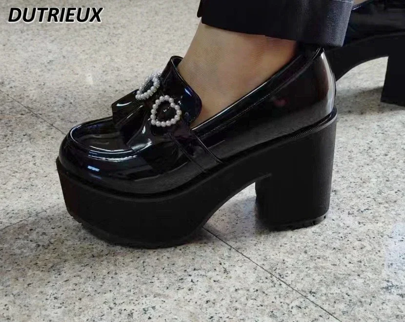 

Женские туфли на высоком каблуке, в японском стиле, с пряжкой в форме сердца и жемчугом, черные кожаные туфли-лодочки на платформе в стиле «лолита» для дам