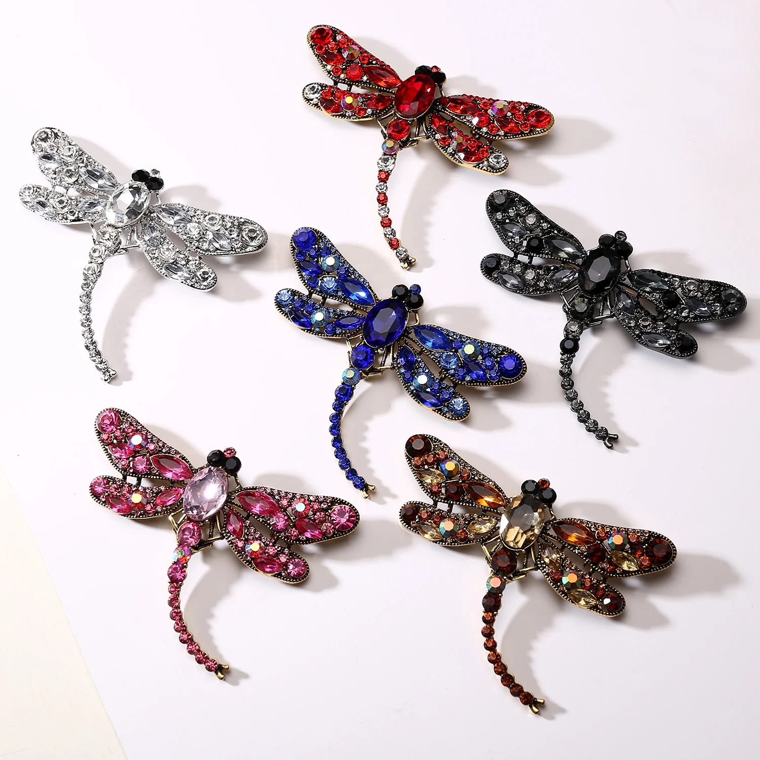 クリスタル トンボ ブローチ Amazon.co.jp: [Geardeangloow] クリスタル トンボ昆虫ブローチ