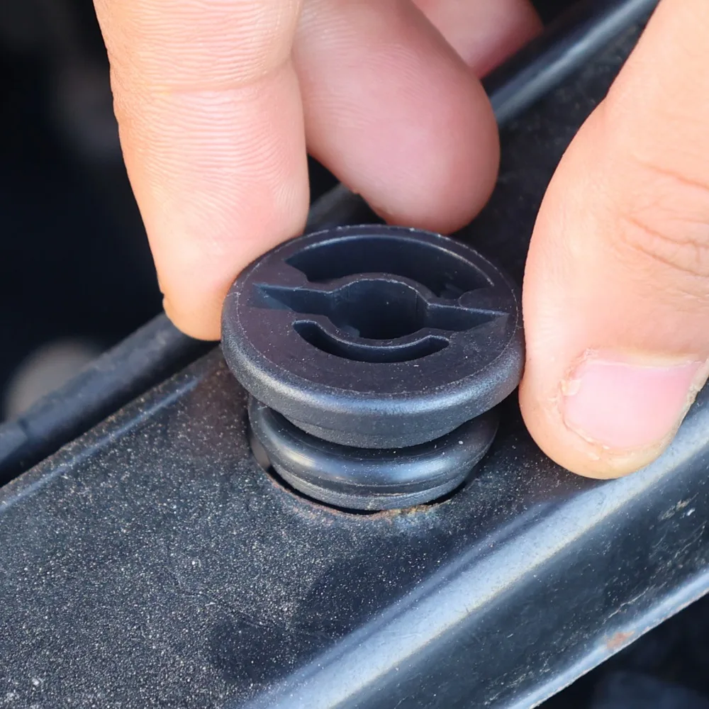 Oil Pan Drain Plug Car Engine Sump Pan Plastic Bolt Screw Plug Washers Replaceable Part 06L103801 for VW Audi A3 A4 A5 A6 Q3 Q5