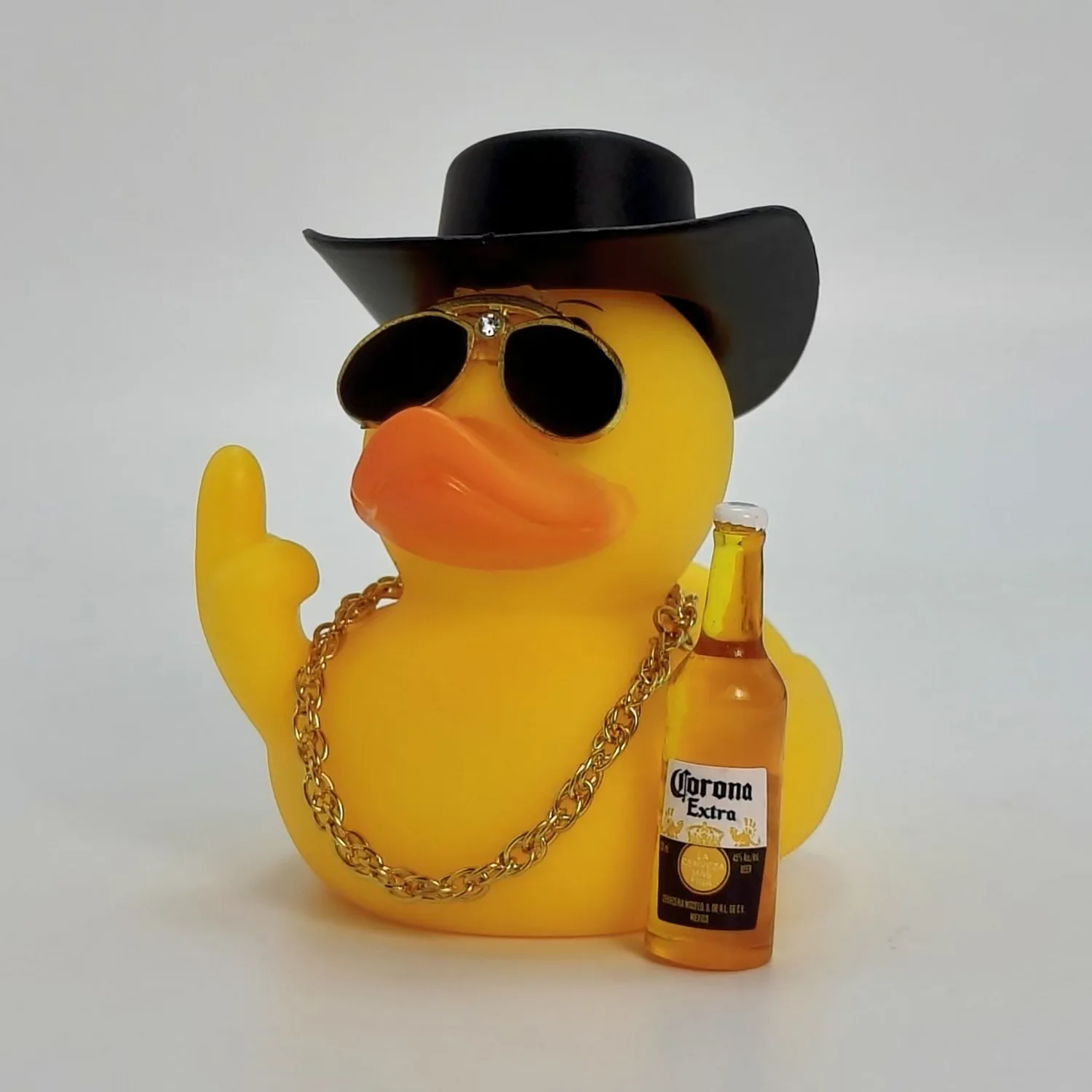 Lustige Mittelfinger-Ente, Auto-Armaturenbrett-Dekoration, coole Gummi-Ente mit kleiner Weinflasche, Bier, Zuhause, Auto, Ornamente, kreatives Geschenk – Detail 6