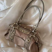 Sac à main vintage haut de gamme grande capacité, sac à bandoulière décontracté pour jeunes femmes, style chic et cool, sac sous le bras contrastant 4