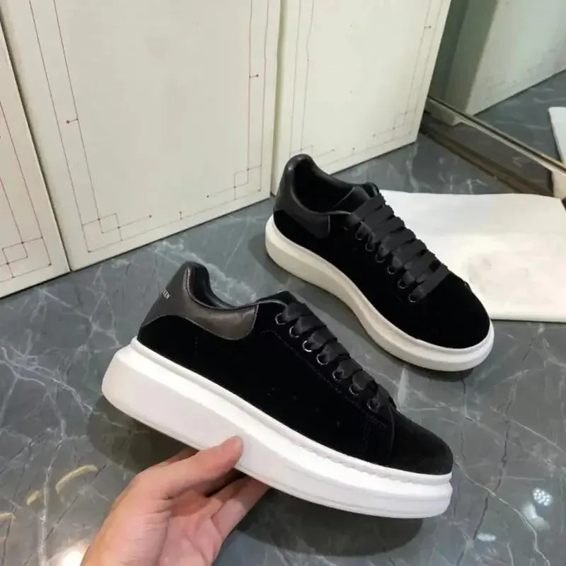 Women Flats Elegant Skateboard Shoes White Sneakers Thick Sole Inner Height Increasing Vulcanized Shoes For Men And Women 4