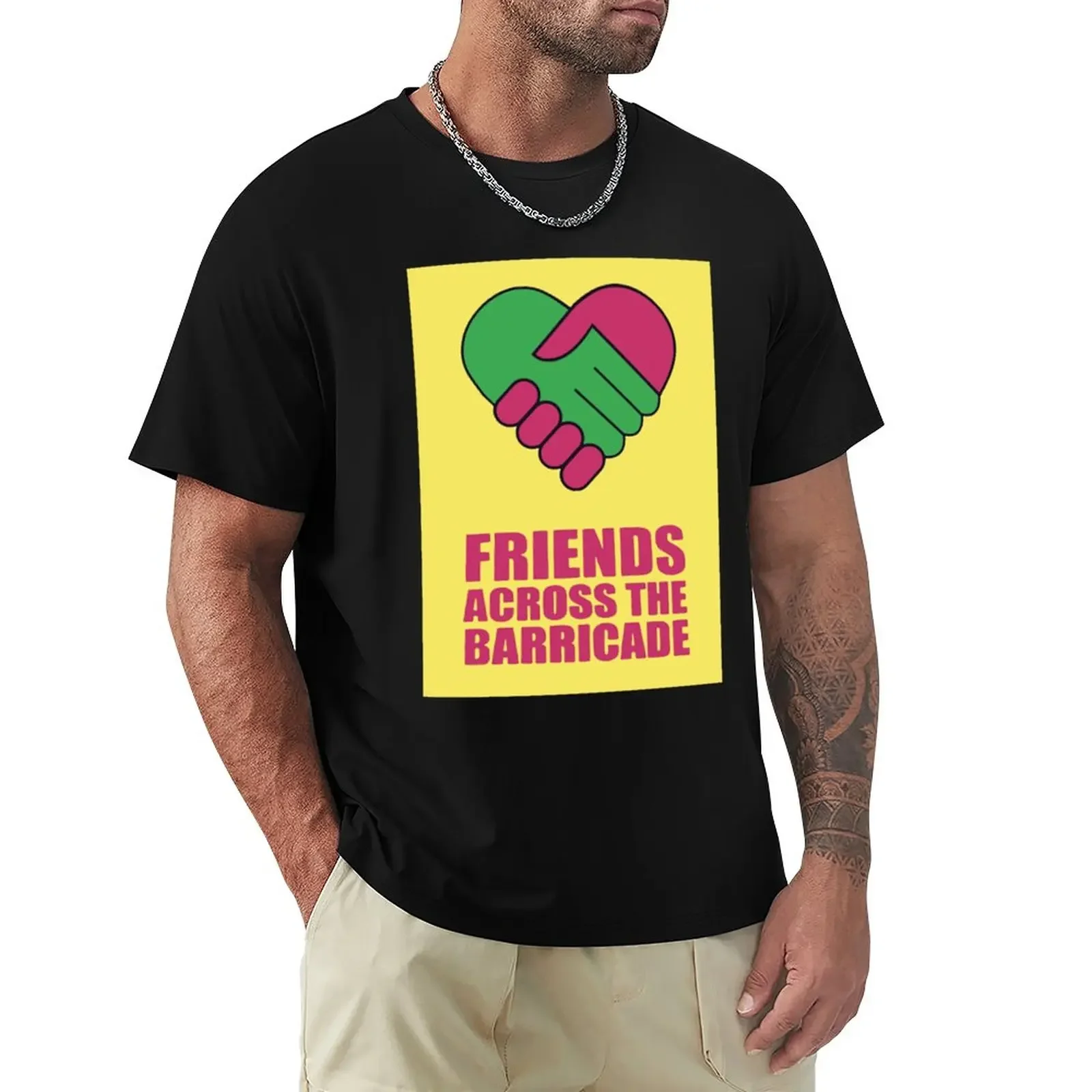 

Мужская футболка с надписью «Friends Across The IDE»