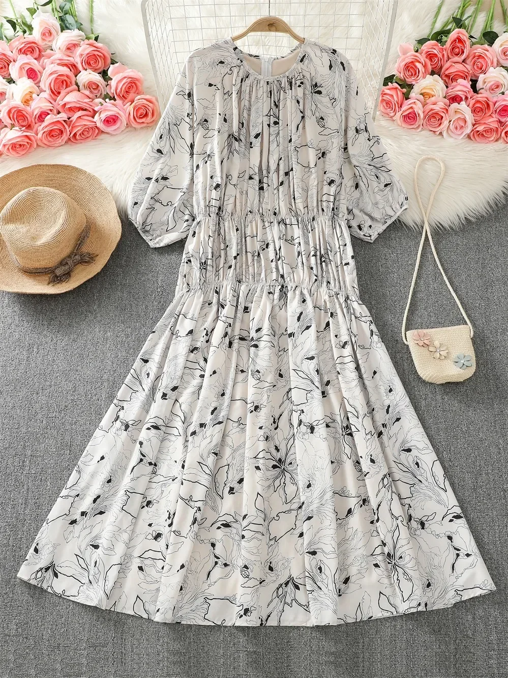 

Женское длинное платье с коротким рукавом, круглым вырезом и принтом