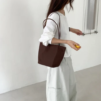 Nuova Borsa a Tracolla in Nylon Stile Coreano per Donne, Grande Capacità, Casual, Leggera, per il Pendolarismo, Borsa a Secchiello di Design Esclusivo