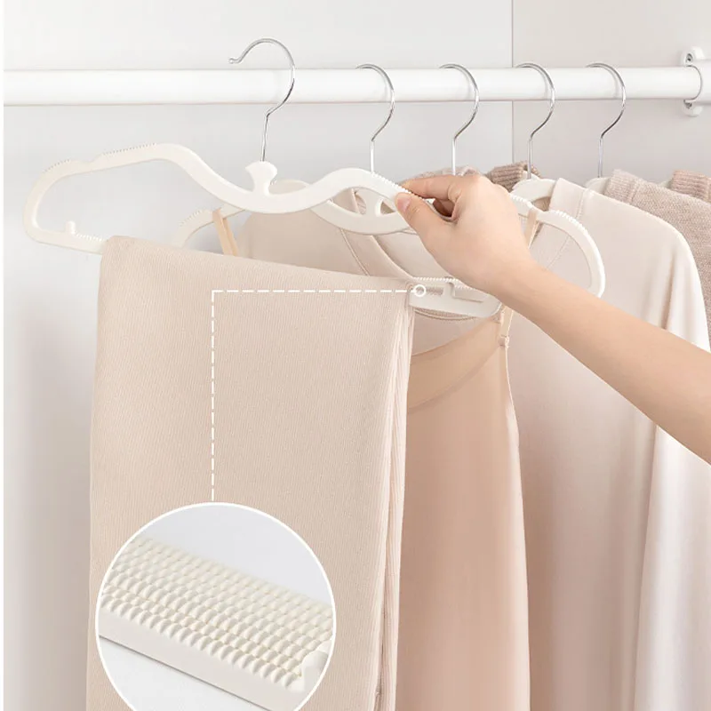 Short Neck Rubber Clothes Hangers Anti-slip Design Pet T-shirt Skirt Towel Drying Racks Space Saving Storage Clothes Hanger 5pcs