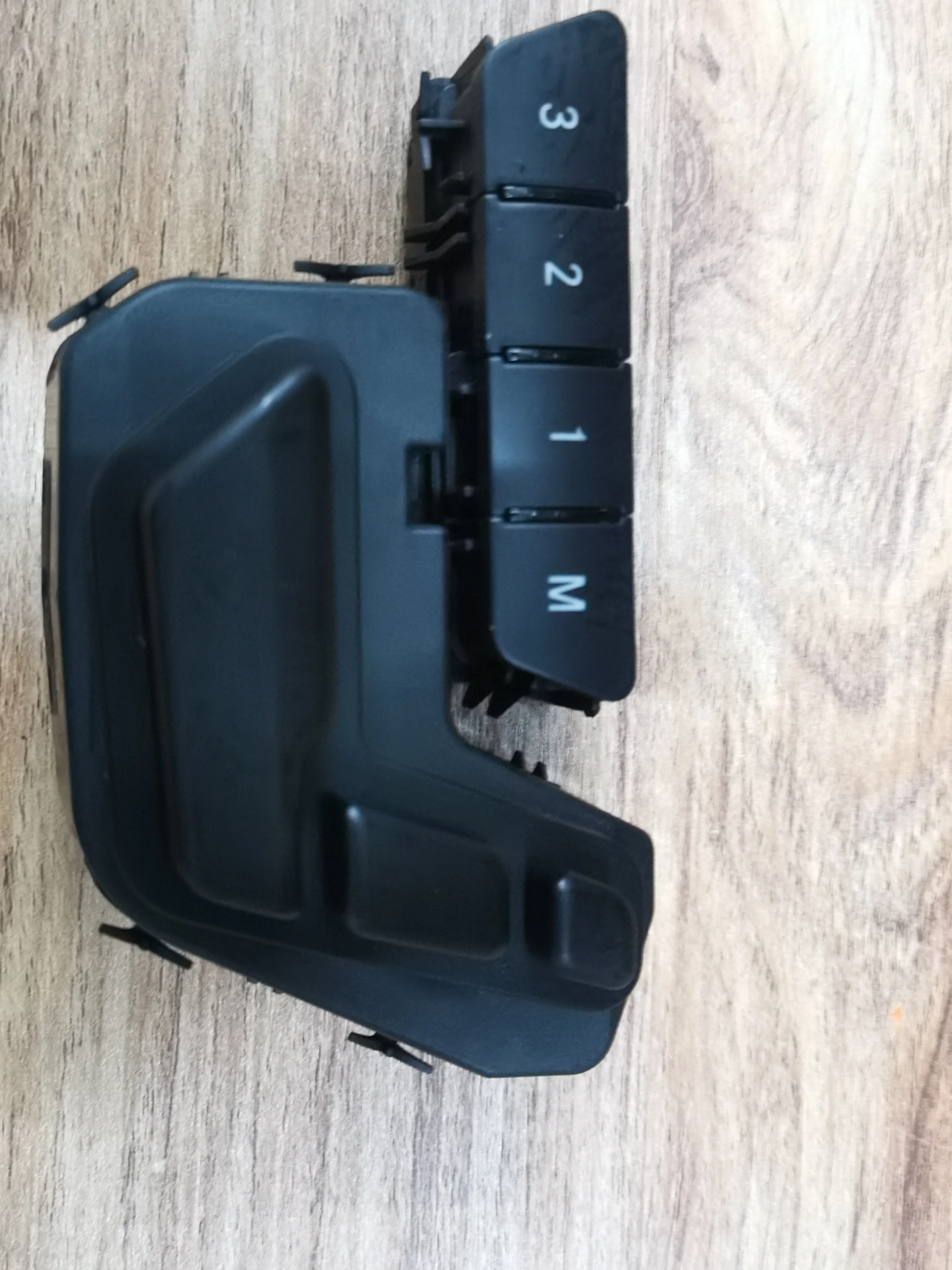 

Seat memory switch C200 C180 E260 E300 2011-mer ced esb enzCLS300 CLS350 E350 E320 GLK300 AMG level Backrest adjuster button