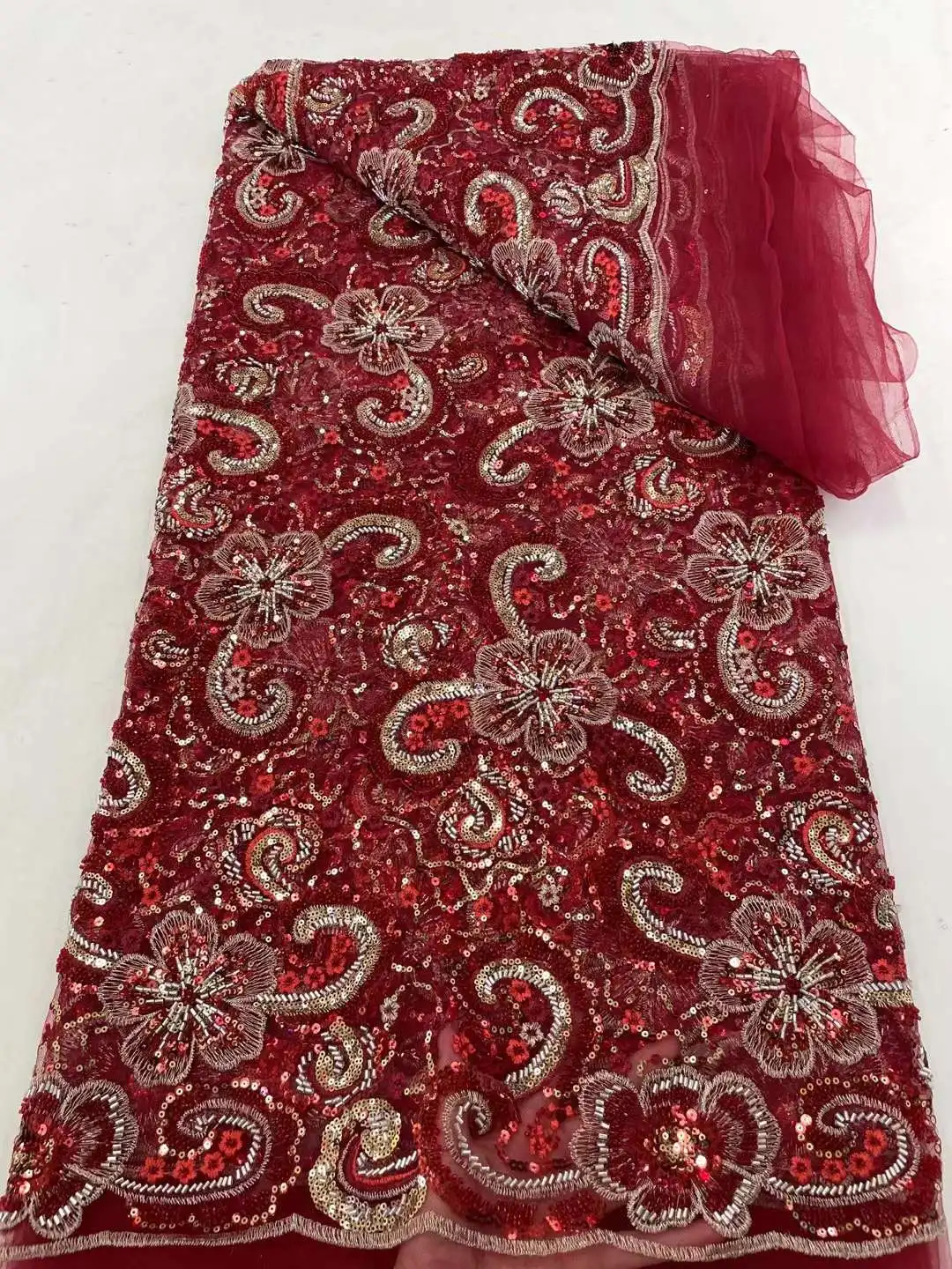 

Новейшая африканская французская бисерная кружевная ткань для жениха 2023 Высококачественная вышивка Роскошная Свадебная кружевная ткань с блестками для нигерийских платьев