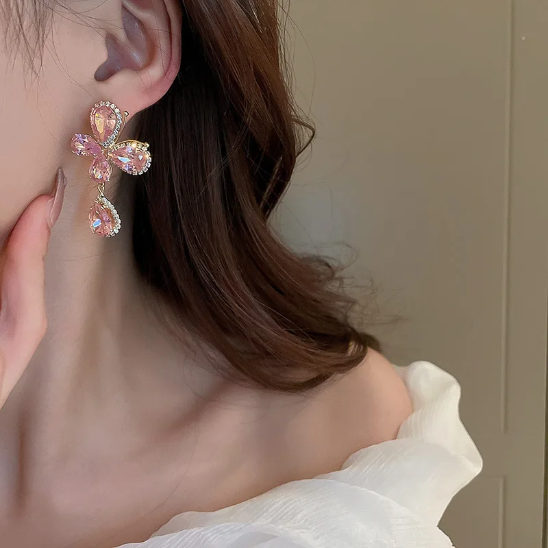 Japanese jewelry brand Lattice earrings/piercing pink butterfly