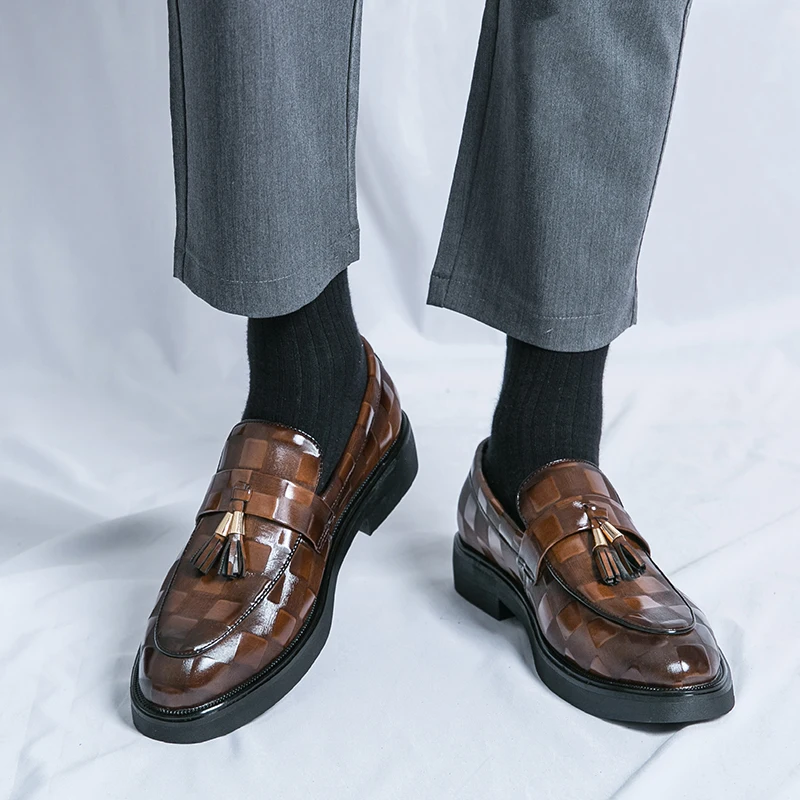 Classic Tasseled Loafers Mens Low Heel Thick Bottom Business Casual Shoes Large Comfortable Wedding Shoes Versatile Oxford