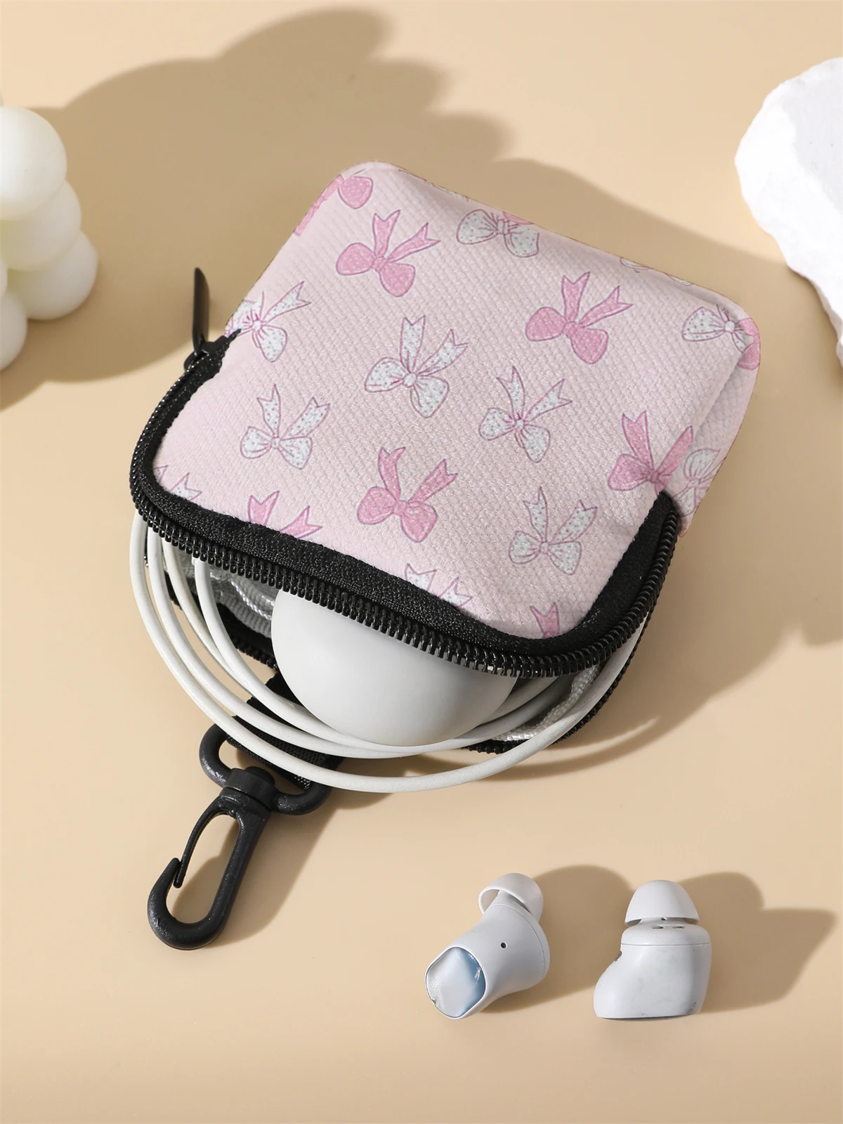 Large capacity coin wallets with book patterns, digital printing wallets, and storage bags are ideal choices for gift giving