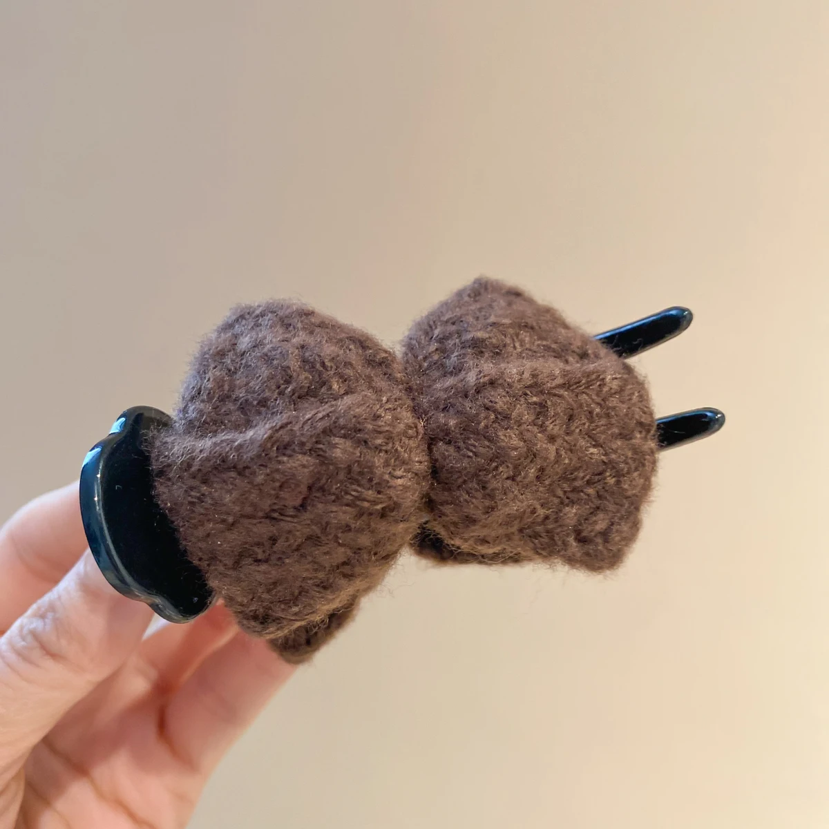 4 farben Stricktig Bowknot Haar Klaue für Frauen frauen Hochsteckfrisur Acryl Haar Clips Herbst Winter Brötchen Maker Haar Zubehör heißer Verkauf – Detail 8