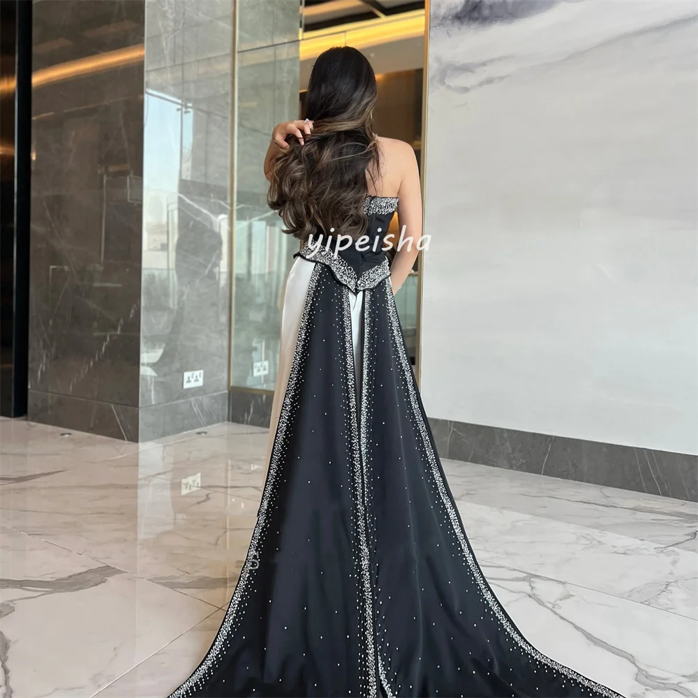 فستان سهرة مطرز طويل فاخر