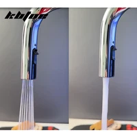 ก๊อกน้ำอ่างล้างจานแบบดึงออกได้ 360 องศา °   ก๊อกน้ำผสมร้อน/เย็นแบบติดตั้งบนฝักบัว พร้อมหัวฉีดแบบหมุนปรับได้ ดีไซน์หรูหรา สีดำ/โครเมียม 4