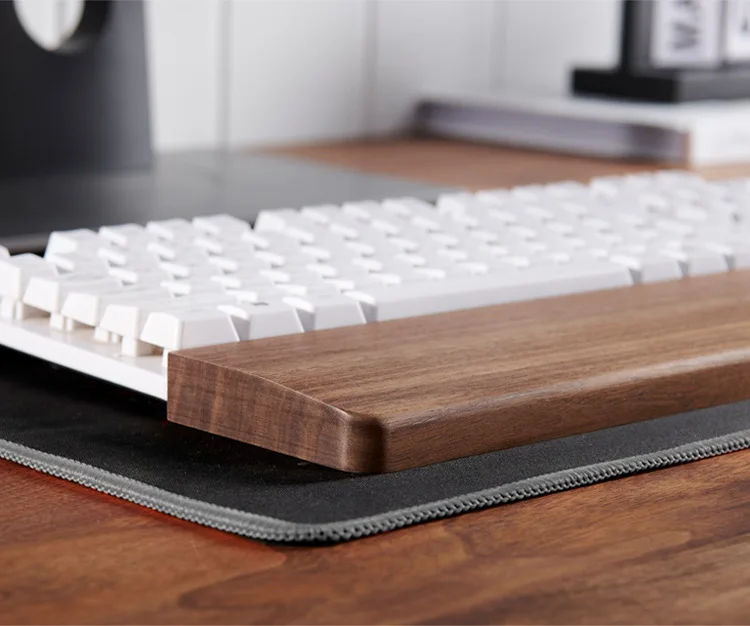 Teclado mecânico resto da mão de madeira