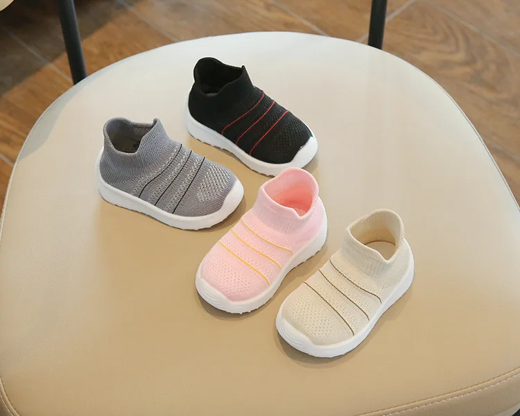 Description Picture 3 of itemNew Slip-on Toddler Shoes Baby First Walkers Boys Girls Autumn Non-Slip Classic Plaid Sneakers Sport Shoes Soft Daily Shoes