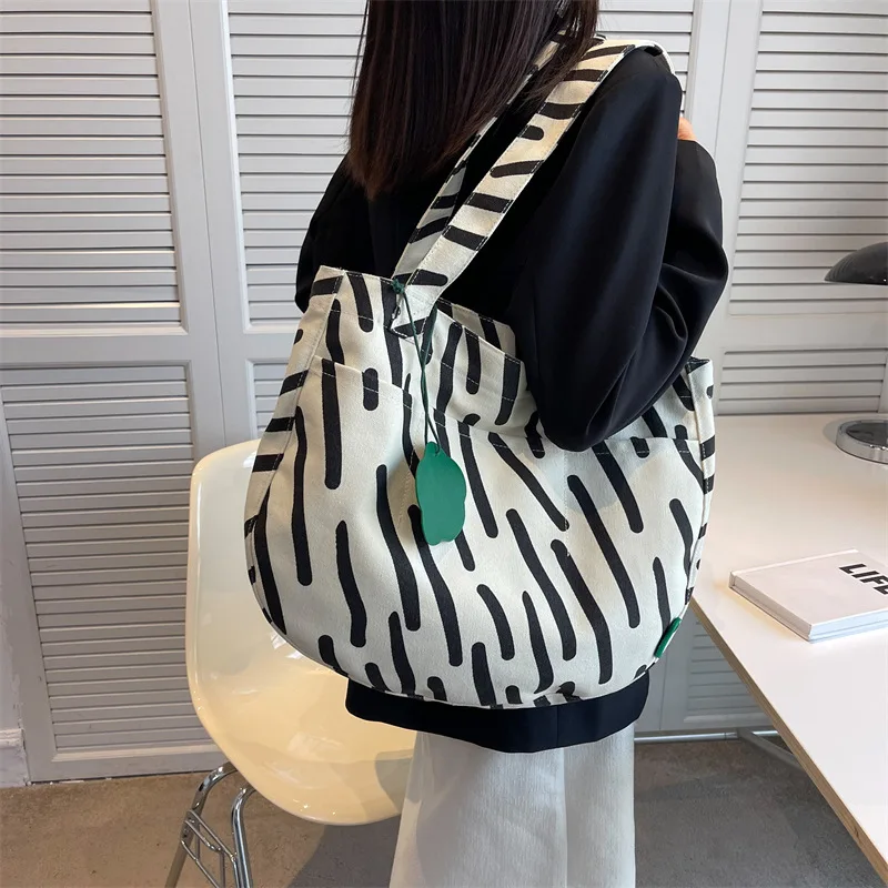 

Zebra Canvas Large-capacity Bag Female 2022 New Casual Fashion Tide Contrast Ins College Students Class Shoulder Tote Bag