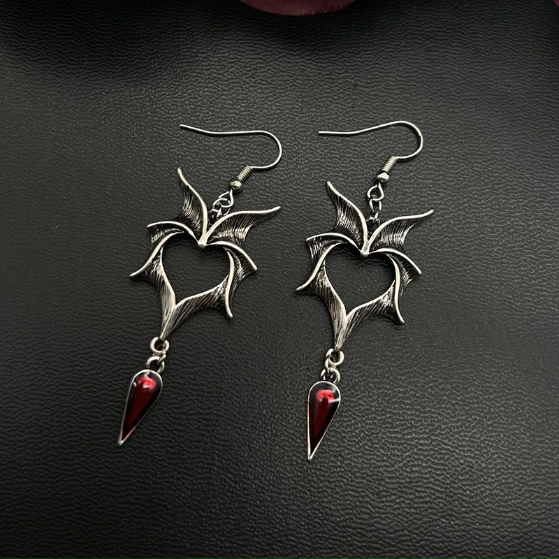 Irikdescia Orecchini in argento a forma di cuore gotico, punk emo grunge Y2K, orecchini retrò a forma di cuore, gioielli vintage steampunk accessori da donna, pendenti placcati