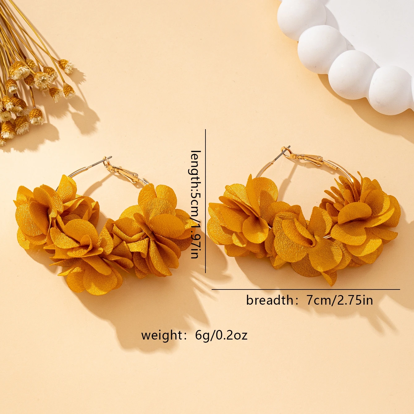 Ein Paar modische Creolen für Damen, elegante Ohrringe mit Blumenmuster aus Stoff, geeignet für den täglichen Gebrauch, Partys und als Weihnachtsgeschenk. – Detail 6