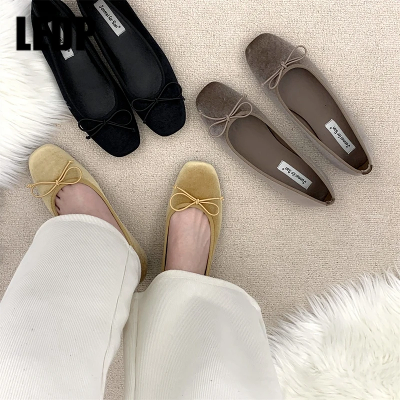 

Designer Winter Flock Moccasins Women Shallow Bowknot Slip on Ballet Flats Square Toe Office Lady Fashion Soft Comfort Shoes