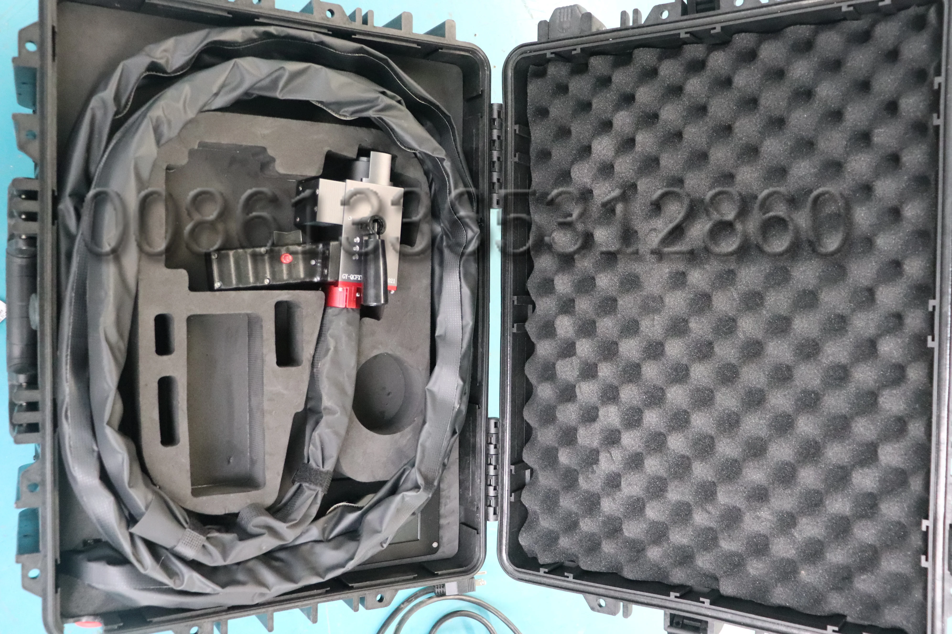 Affordable Factory Sale 100W 300w Suitcase Mini Portable Pulsed Laser Cleaning Machine Rust Removal Painting Oil Cleaner