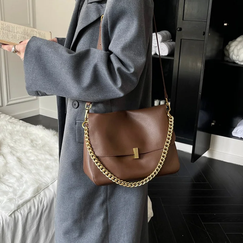 Korean style girls' fashionable leather shoulder bag large capacity girls' bags luxurious designer style soft flip shoulder bag