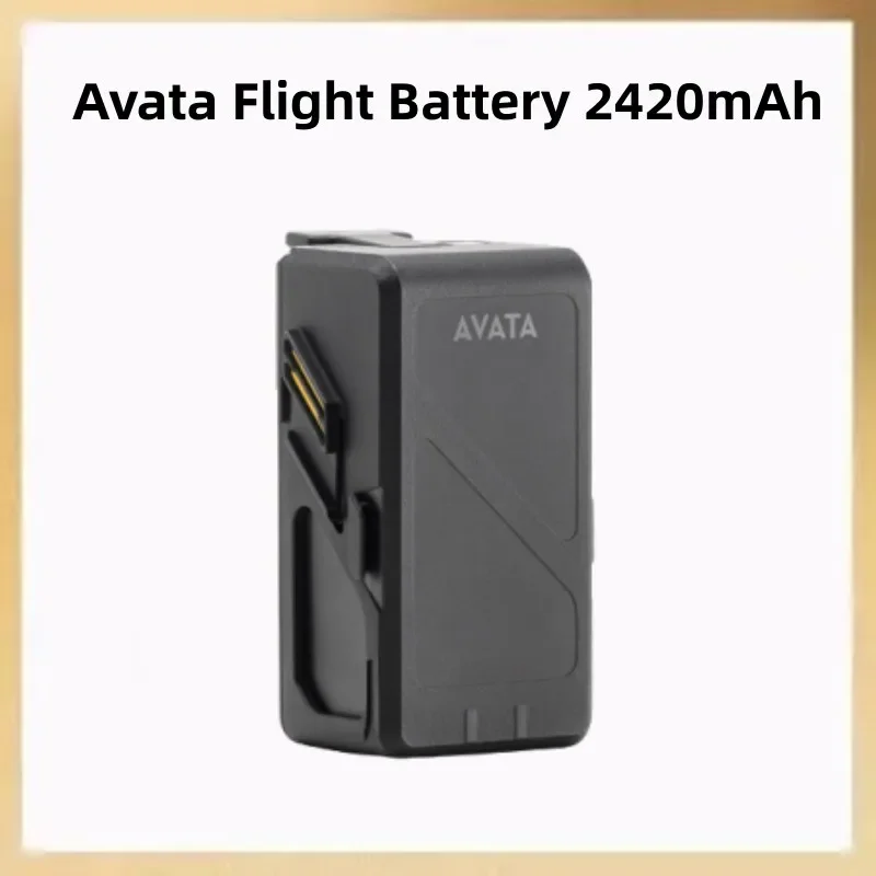 Trois batteries DJI Avata alignées avec le hub de charge, optimisant l'autonomie maximale du drone.