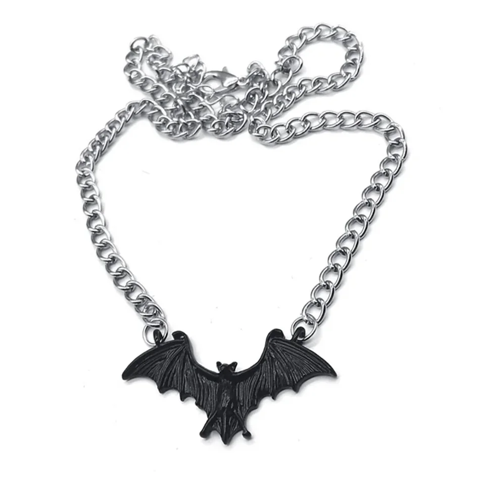 Collier chauves-souris et larmes noires - Blog Médiéval Collier chauves-souris et larmes noires - Blog Médiéval