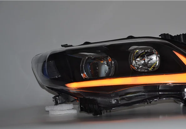 زوج من مجموعة مصابيح السيارة الأمامية لتويوتا كورولا 2011 2012 2013 ضبط رئيس مصباح النهار تشغيل ضوء ثنائية زينون مشروع عدسة